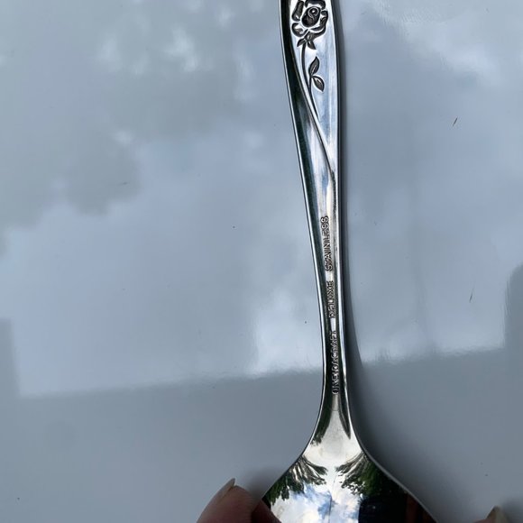 Oneida Lasting Rose Deluxe Stainless Modern Hollow Table Spoon - Picture 6 of 6